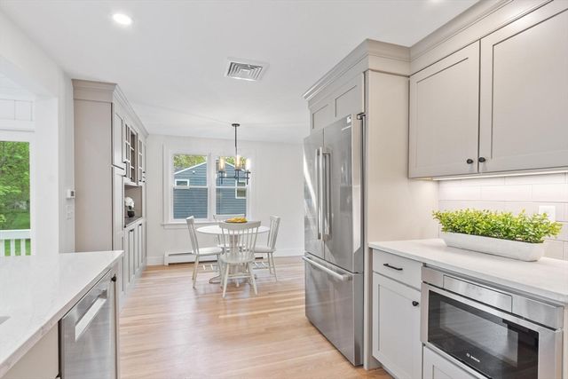 21 Clark Rd, Bedford, MA 01730