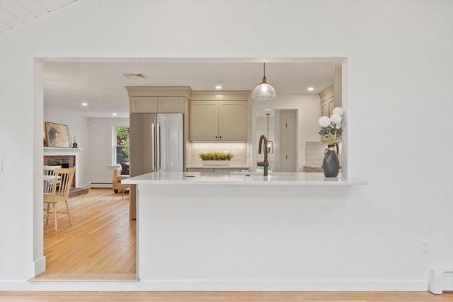 21 Clark Rd, Bedford, MA 01730