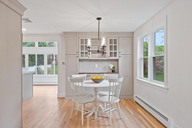 21 Clark Rd, Bedford, MA 01730