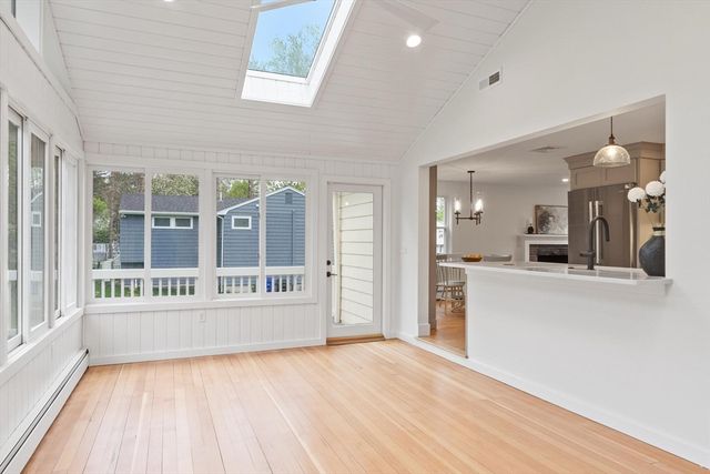 21 Clark Rd, Bedford, MA 01730