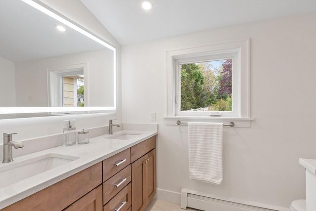 21 Clark Rd, Bedford, MA 01730