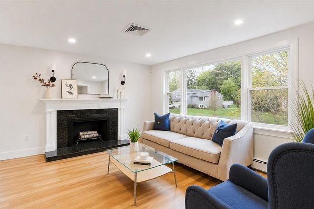 21 Clark Rd, Bedford, MA 01730