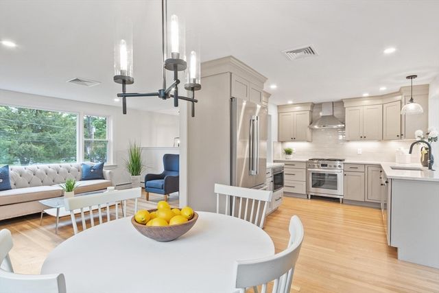 21 Clark Rd, Bedford, MA 01730
