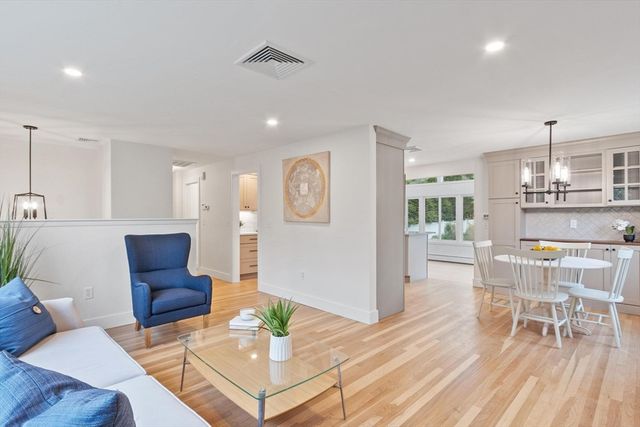 21 Clark Rd, Bedford, MA 01730