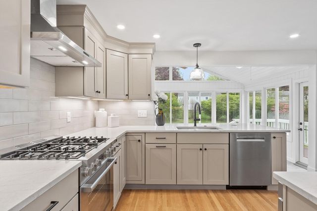 21 Clark Rd, Bedford, MA 01730