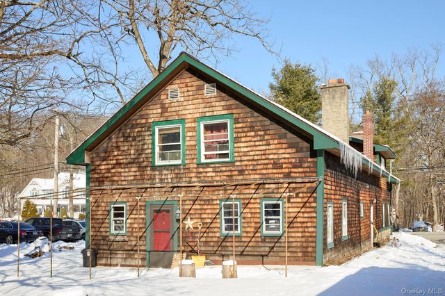 19 Roselawn Road, Central Valley, NY 10917