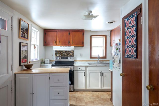 19 Roselawn Road, Central Valley, NY 10917