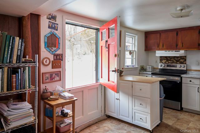 19 Roselawn Road, Central Valley, NY 10917