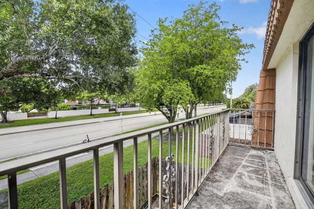 11556 NW 1ST Street, Plantation, FL 33325