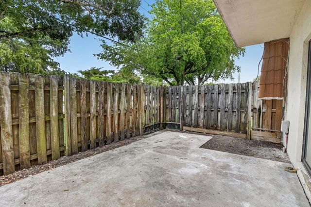 11556 NW 1ST Street, Plantation, FL 33325