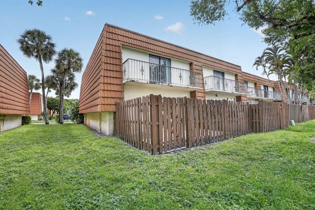 11556 NW 1ST Street, Plantation, FL 33325