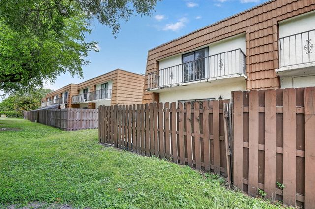 11556 NW 1ST Street, Plantation, FL 33325