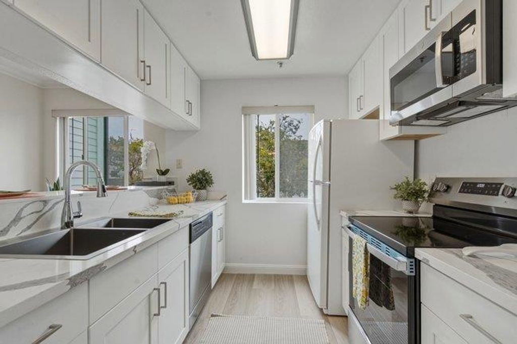 Image 14 of property listing at 41 Grandview Street 805, Santa Cruz, CA 95060
