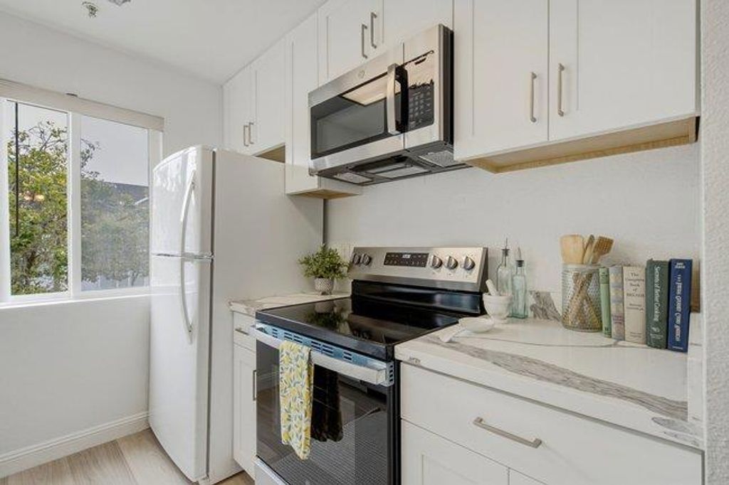 Image 16 of property listing at 41 Grandview Street 805, Santa Cruz, CA 95060