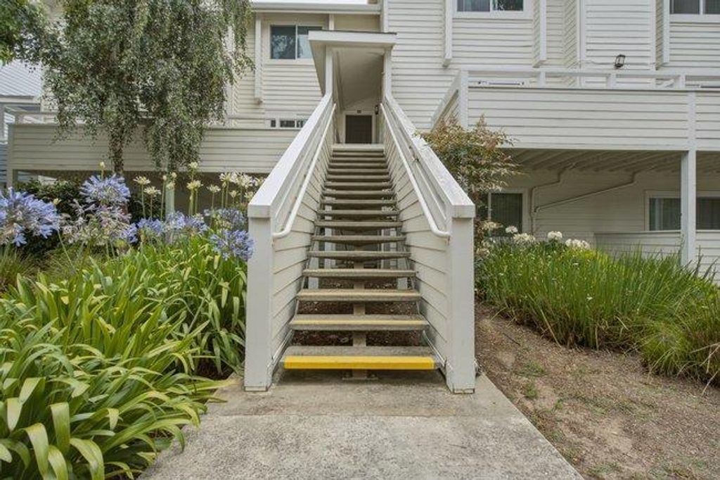 Image 2 of property listing at 41 Grandview Street 805, Santa Cruz, CA 95060