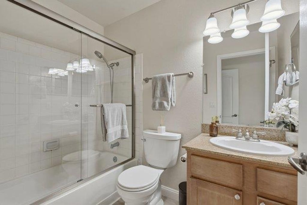 Image 21 of property listing at 41 Grandview Street 805, Santa Cruz, CA 95060