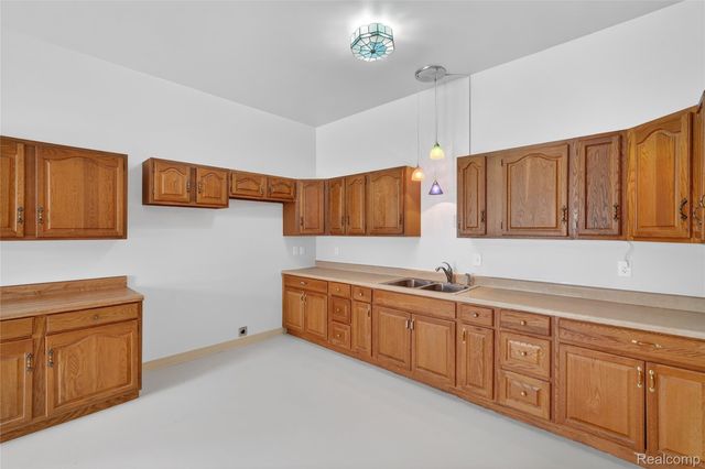 9624 Bridge Lake Road, Springfield Charter Township, MI 48348