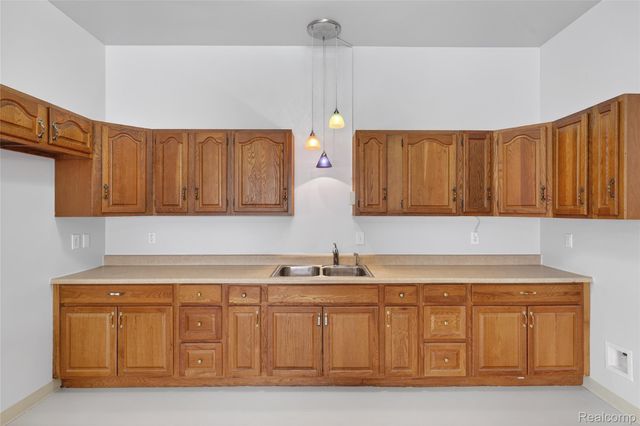 9624 Bridge Lake Road, Springfield Charter Township, MI 48348