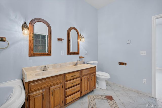 9624 Bridge Lake Road, Springfield Charter Township, MI 48348