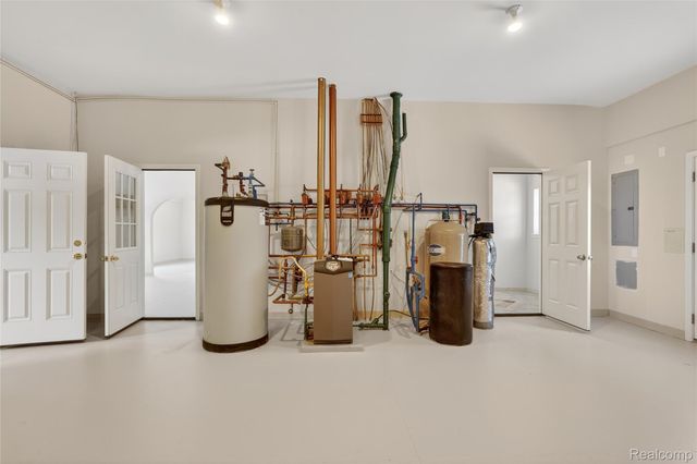 9624 Bridge Lake Road, Springfield Charter Township, MI 48348