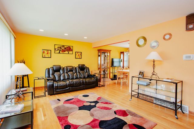 461 E Cherry Hill Drive, Addison, IL 60101