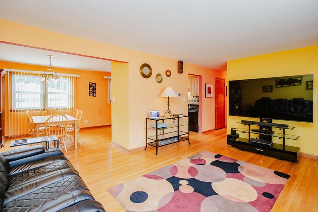 461 E Cherry Hill Drive, Addison, IL 60101