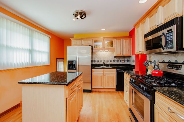 461 E Cherry Hill Drive, Addison, IL 60101
