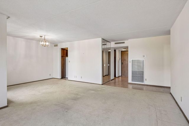 7200 York Avenue S 103, Edina, MN 55435