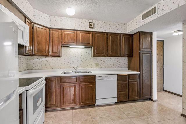 7200 York Avenue S 103, Edina, MN 55435