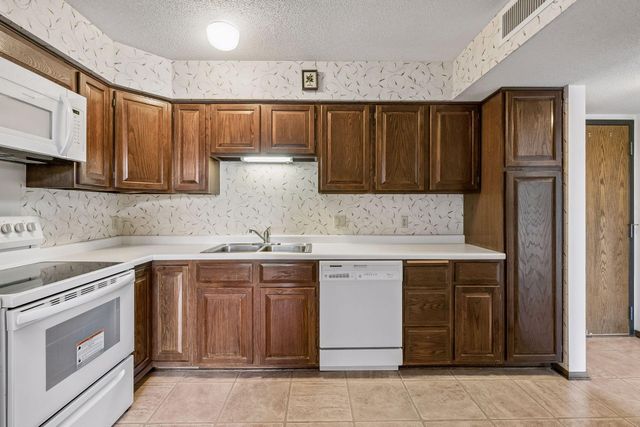 7200 York Avenue S 103, Edina, MN 55435