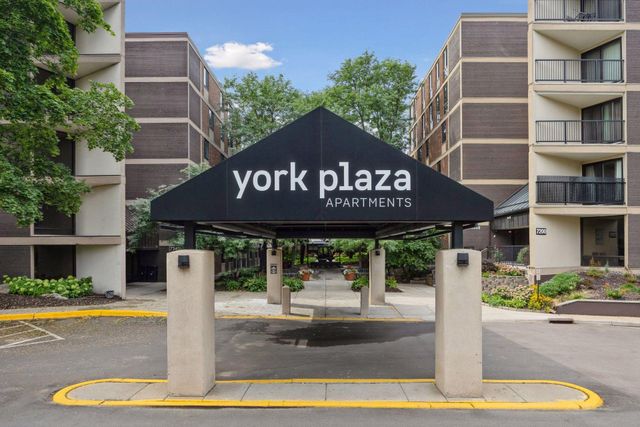 7200 York Avenue S 103, Edina, MN 55435