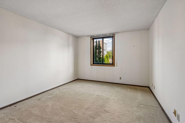 7200 York Avenue S 103, Edina, MN 55435