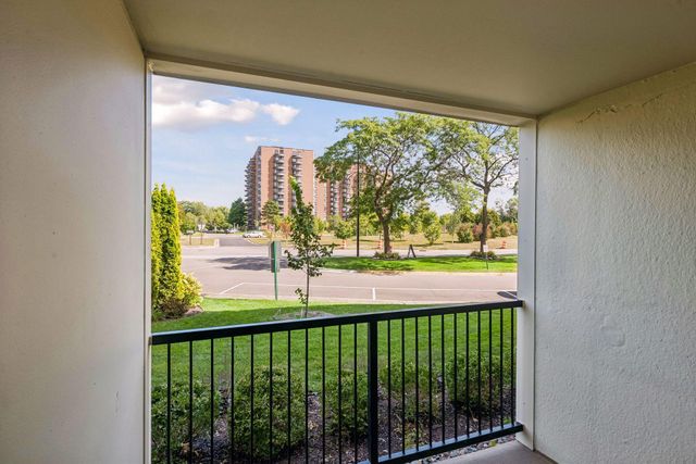 7200 York Avenue S 103, Edina, MN 55435