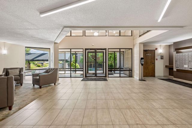 7200 York Avenue S 103, Edina, MN 55435