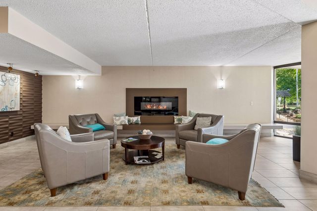 7200 York Avenue S 103, Edina, MN 55435