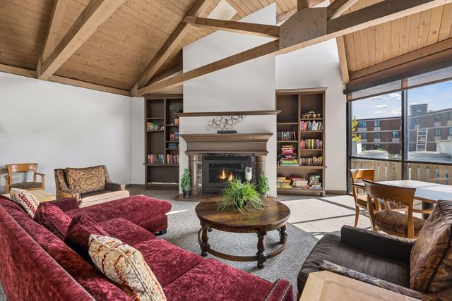 7200 York Avenue S 103, Edina, MN 55435