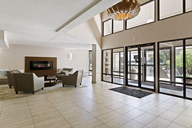 7200 York Avenue S 103, Edina, MN 55435