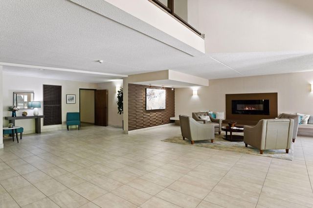 7200 York Avenue S 103, Edina, MN 55435