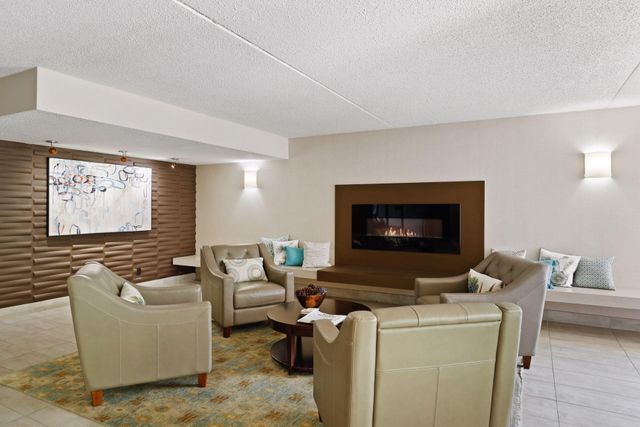 7200 York Avenue S 103, Edina, MN 55435