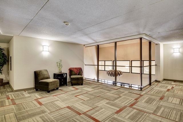 7200 York Avenue S 103, Edina, MN 55435