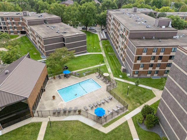 7200 York Avenue S 103, Edina, MN 55435
