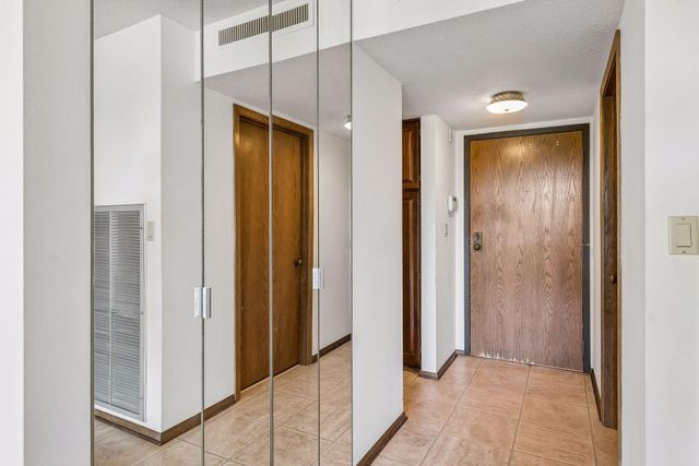 7200 York Avenue S 103, Edina, MN 55435