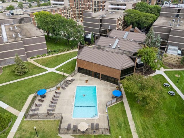 7200 York Avenue S 103, Edina, MN 55435