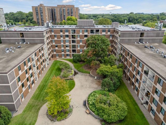 7200 York Avenue S 103, Edina, MN 55435