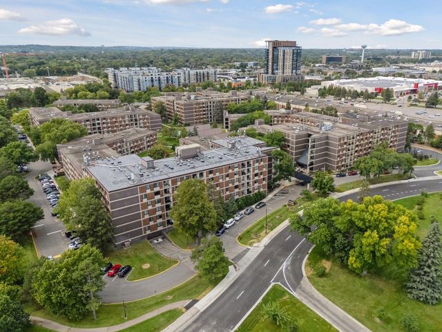 7200 York Avenue S 103, Edina, MN 55435