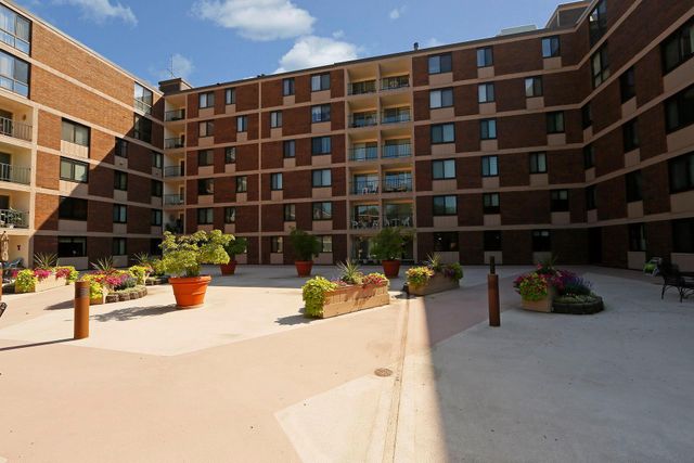 7200 York Avenue S 103, Edina, MN 55435