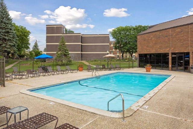 7200 York Avenue S 103, Edina, MN 55435