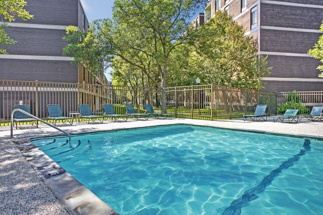 7200 York Avenue S 103, Edina, MN 55435