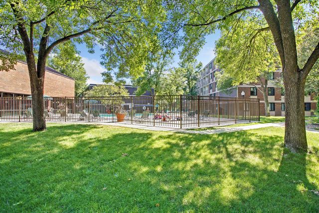 7200 York Avenue S 103, Edina, MN 55435