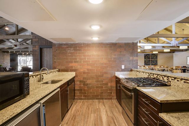 7200 York Avenue S 103, Edina, MN 55435